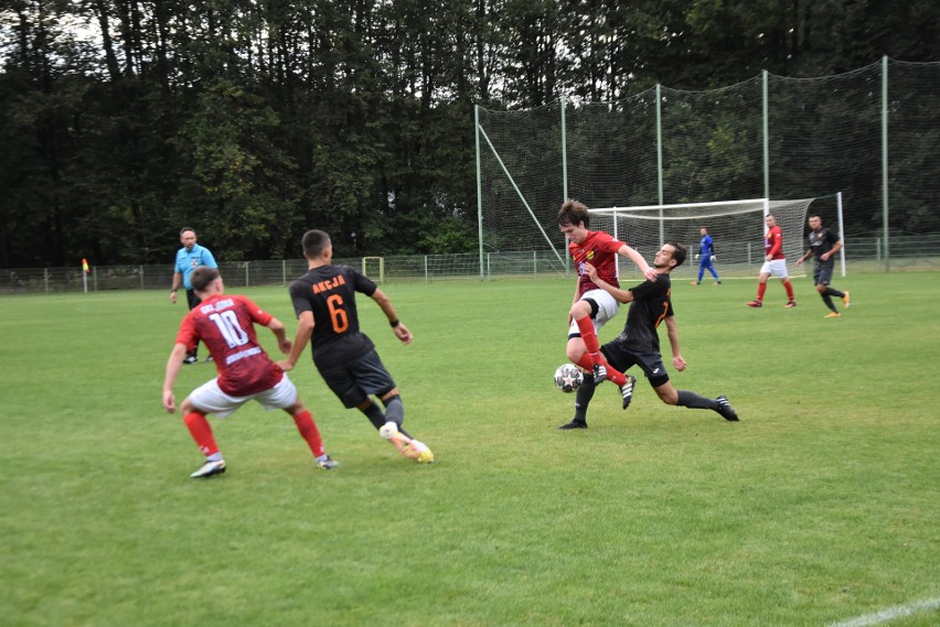 Puchar Polski zainaugurował rozgrywki piłkarskie w okręgu. Pierwsze gole padły w Kolonce. Zobacz zdjęcia