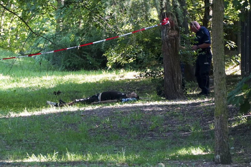 Zwłoki w Parku Zwierzynieckim w Białymstoku. Ciało mężczyzny...