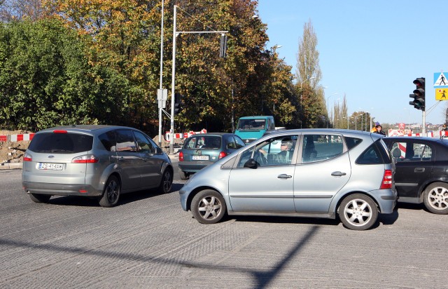 Przejazd przez skrzyżowanie ulicy Hożej i Obotryckiej graniczy z cudem.