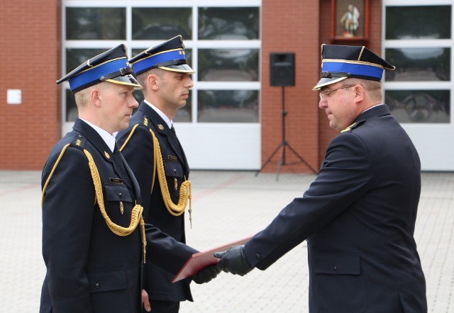 Pierwszy z lewej - kpt. Tadeusz Kmieć, z prawej - st.bryg. Marek Kucharski, opolski womendant Wojewódzki PSP w Opolu.