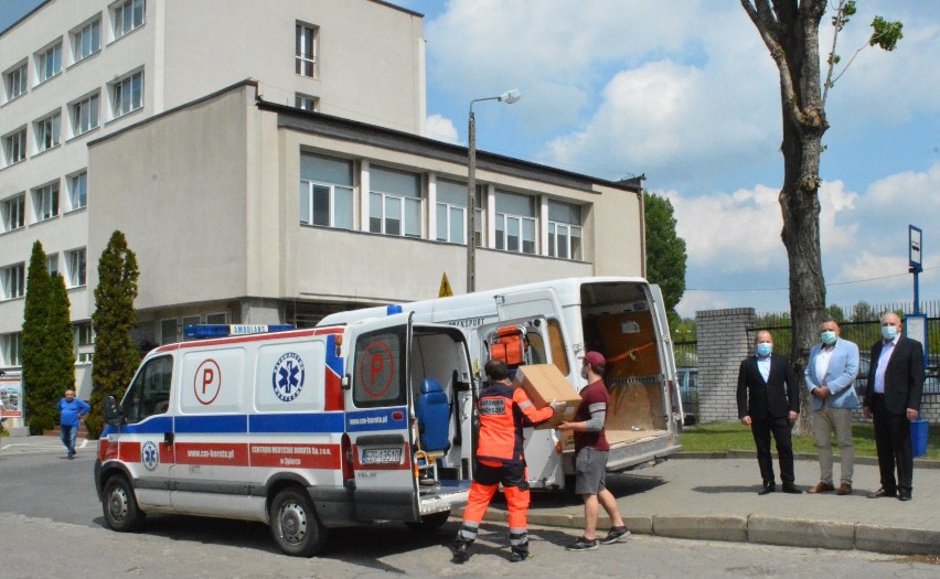 Sto tysięcy maseczek trafiło do Centrum Medycznego "Boruta"