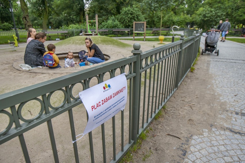 W ciągu tygodnia miejskie place zabaw maja być już dostępne...