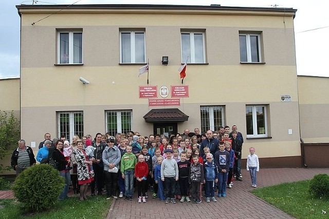 Mieszkańcy walczą o Gimnazjum w Kajetanowie