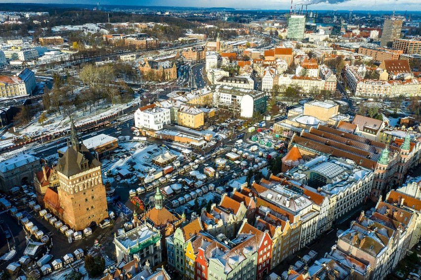 Zaśnieżony Gdańsk z lotu ptaka. Gdańsk zimą 2021 zdjęcia