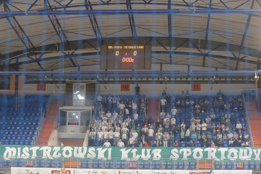 Zobacz kibiców piłkarek ręcznych MKS Perła Lublin podczas meczu z Zagłębiem Lubin w hali Globus (ZDJĘCIA)