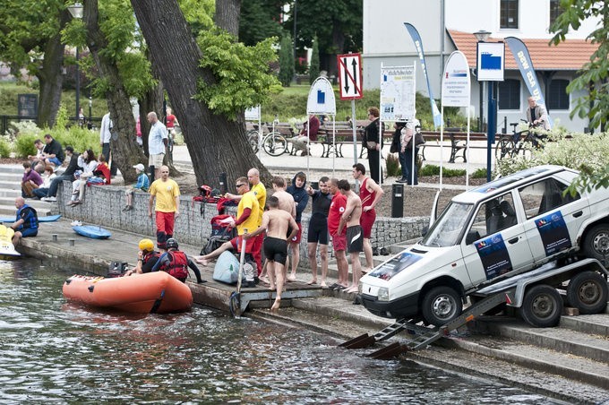 Gdy samochód tonie, licz tylko na siebie