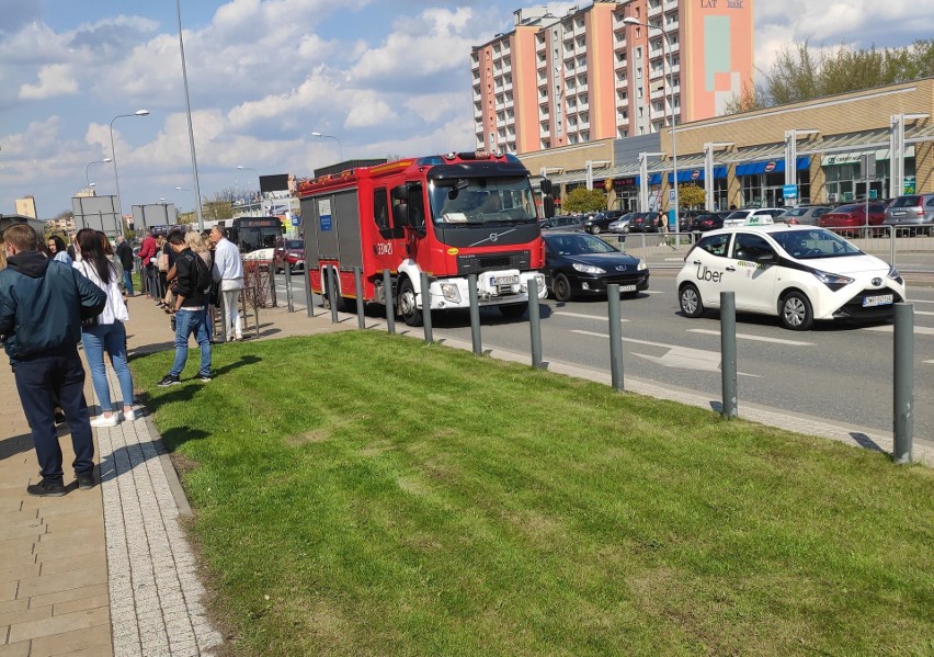 Ewakuacja Galerii Słonecznej w związku z alarmem bombowym.