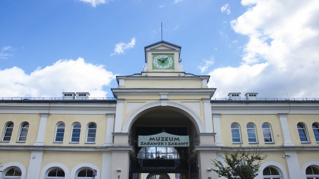 Miasto Kielce oraz powiat kielecki otrzymały dofinansowanie na renowację zabytków. 499 996 zł dostanie Muzeum Zabawek i Zabawy w Kielcach - wzmocnione zostaną fundamenty budynku