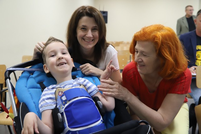 Pięcioletni Oluś z Łodzi dostał jeden z najdroższych leków na świecie. Wraz z rodziną cieszy się z efektów CZYTAJ DALEJ >>>>