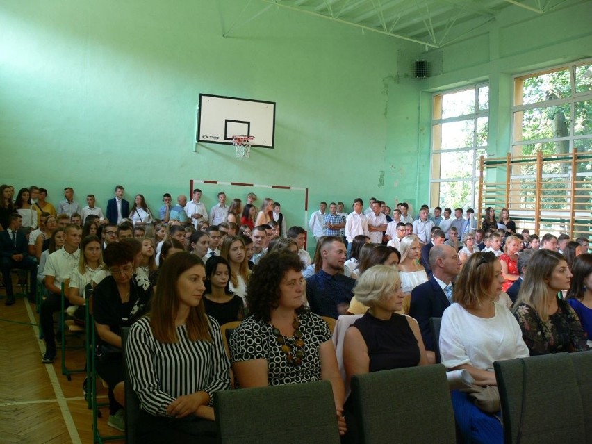 Początek roku szkolnego w szkołach na terenie Sandomierza i powiatu sandomierskiego [ZDJĘCIA] 