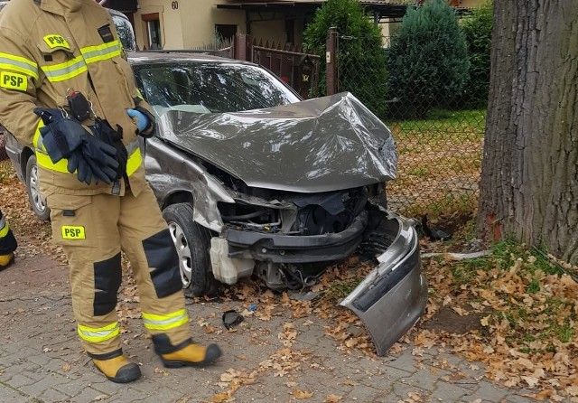 W wypadku na ulicy Krakowskiej w Wojniczu uczestniczyły dwa samochody: peugeot i ford