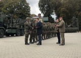 Inwestycje w polską armię. Wicepremier, szef MON Mariusz Błaszczak przekazał żołnierzom sprzęt „mała NAREW” i zatwierdził umowę na „Pilca+”