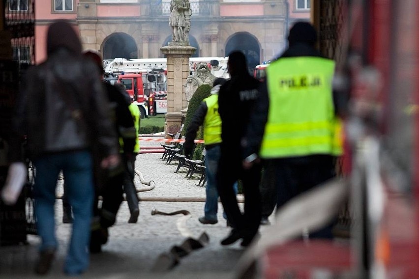 Pożar zamku Książ, płonie dach, 10.12.2014