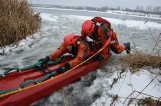 Pod człowiekiem załamał się lód na Bugaju w Piotrkowie. Ćwiczenia straży pożarnej na lodzie [ZDJĘCIA,FILMY]