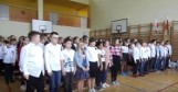 Publiczna Szkoła Podstawowa numer 7 w Ostrowcu Świętokrzyskim śpiewała hymn. Zobacz film