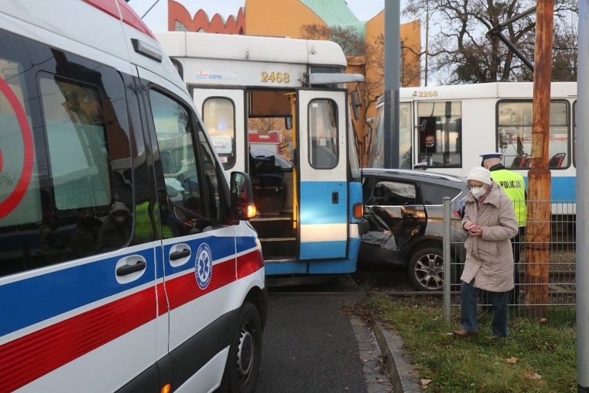Wypadek we Wrocławiu przy ulicy Bardzkiej