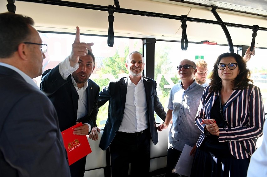 Gdańsk podpisał umowę na najem 10 autobusów wodorowych....