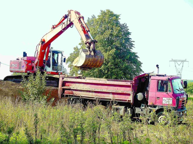 Wczoraj ruszyły już pełną parą roboty przy budowie nowej stacji paliw na końcu ul. Morskiej w Koszalinie.