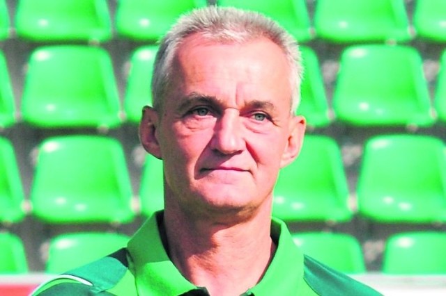 Wojciech Nieradka grał między innymi w Stali Stalowa Wola i Siarce Tarnobrzeg. Teraz jest kierownikiem zielono-czarnych.