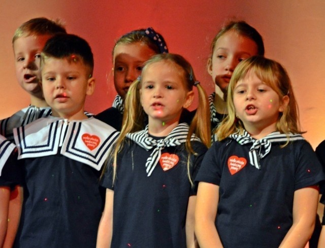 W południe świnoujskie przedszkolaki dały występ na rzecz Wielkiej Orkiestry Świątecznej Pomocy.