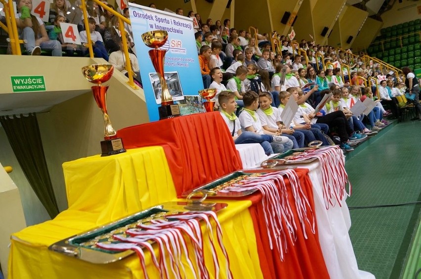 Oto trofea, o które walczyły szkolne reprezentacje podczas...