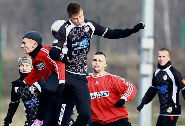 Łódzki Klub Sportowy wygrał kolejny sparing, ale trener nadal nie mógł zobaczyć w akcji tych wszystkich zawodników, których chce sprawdzić.