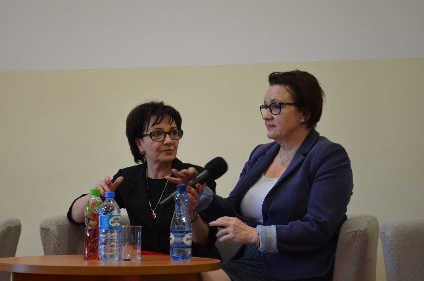 Minister Elżbieta Witek (z lewej) i minister Anna Zalewska