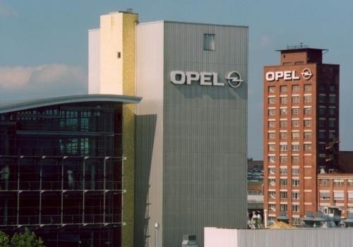 Fot. Opel: Amerykański gigant General Motors szukał możliwości ekspansji na rynki europejskie. W 1925 r. GM przejął brytyjską firmę Vauxhall, a w 1929 r. - firmę Adam Opel AG. Na zdjęciu główna siedziba Opla w miejscowości Ruesselsheim