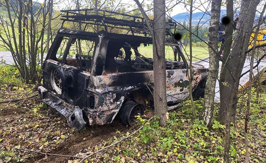 Wypalony wrak auta znaleziony w Siekierczynie
