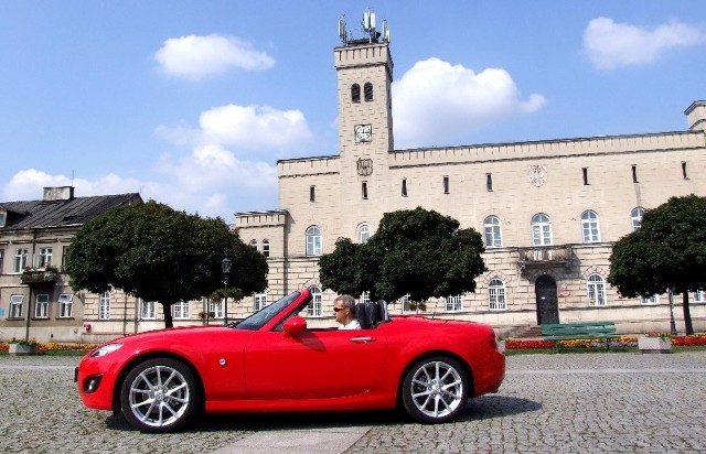 Mazda mx-5 jest jednym z najpopularniejszych roadsterów na świecie.