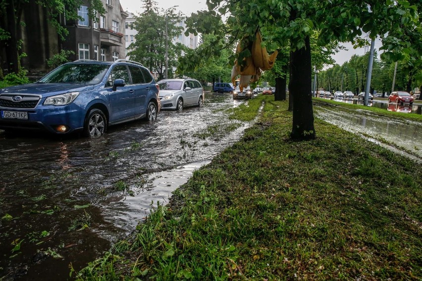 Gdzie jest burza? Pogoda w czerwcu nie rozpieszcza! Zobacz, gdzie grzmi - radar burzowy online, ostrzeżenia i radar pogodowy w Polsce