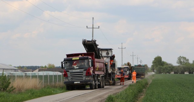 Ruszyły prace drogowe na odcinku Dęba-Glinice w gminie Przytyk. Potrwają one do połowy lipca.