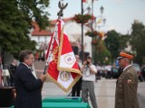 Prezydent wręczył sztandar białostockiemu pułkowi [FOTO]