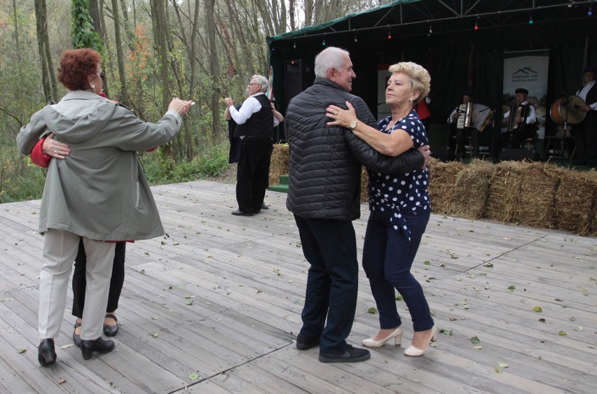 Tłumy smakoszy na Festiwalu Ziemniaka w Muzeum Wsi Radomskiej. Było wiele konkursów i pokazów [ZDJĘCIA]