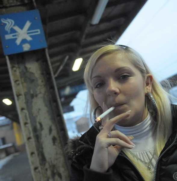 &#8211; Te zakazy palenia są w większości bez sensu &#8211; mówi Joanna Brysiak z Kędzierzyna-Koźla.
