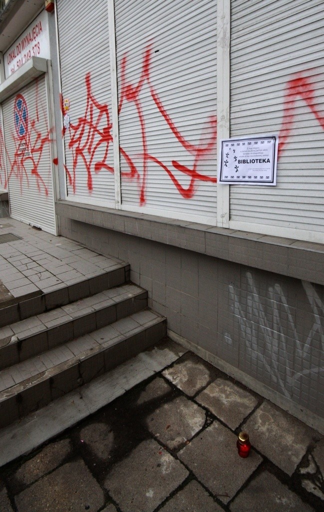 W Gorzowie pojawiły się klepsydry na zamkniętych lokalach.