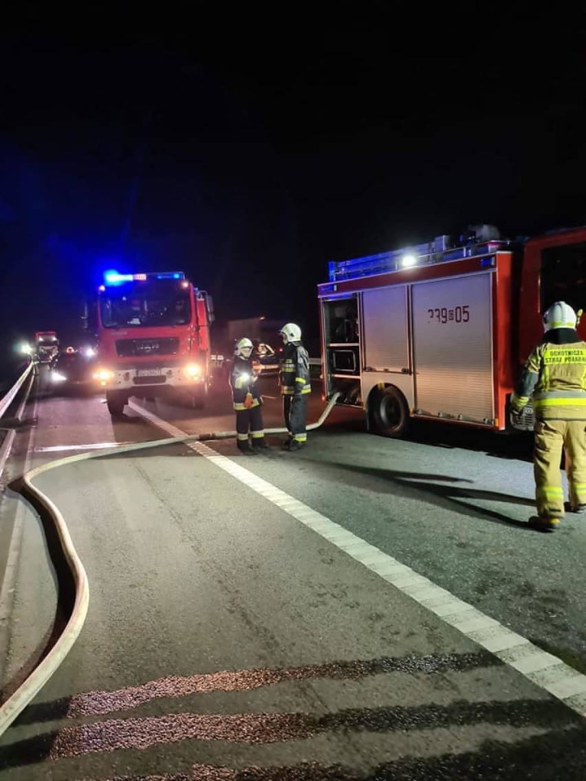 Pożar samochodu na S7 w Borkowie w niedzielę, 2.05.2021 r.