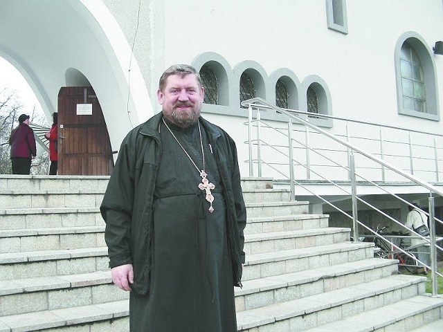 Każdy hymn, każda wykonywana tu pieśń, będzie niejako hymnem dla tych, którzy odeszli. Szczególnie dla arcybiskupa hajnowskiego Mirona - mówi ks. Michał Niegierewicz.