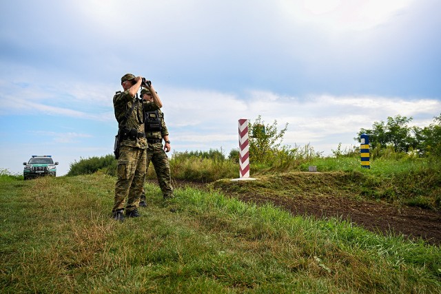 Kontrole i patrole przy granicy z Ukrainę w Sierakoścach w gminie Fredropol.