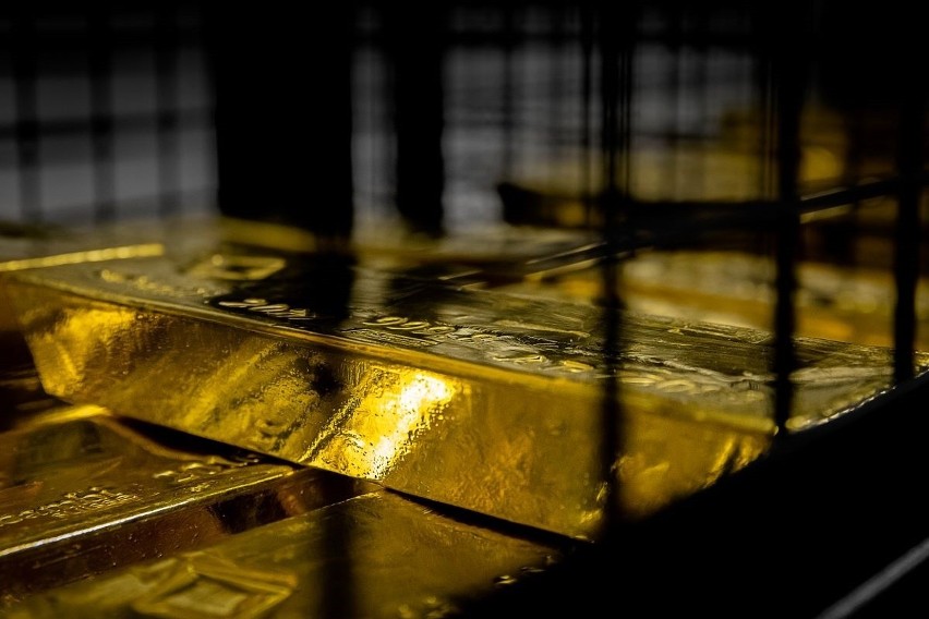 Tak wygląda polskie złoto, które przejechało przez Poznań. NBP sprowadziło  100 ton kruszcu z Anglii [ZDJĘCIA] | Głos Szczeciński