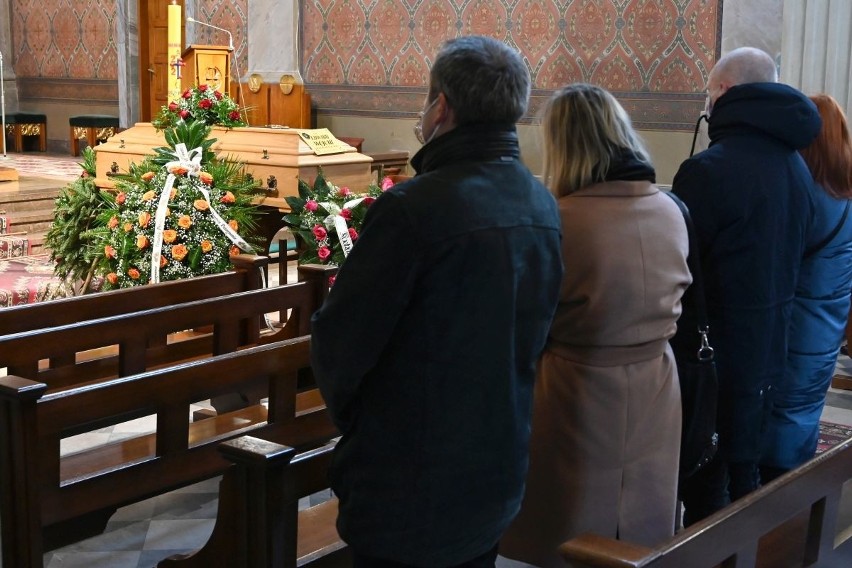 Pogrzeb byłego wicewojewody kieleckiego Edwarda Wójcika. Msza w kościele Świętego Wojciecha w Kielcach [ZDJĘCIA] 