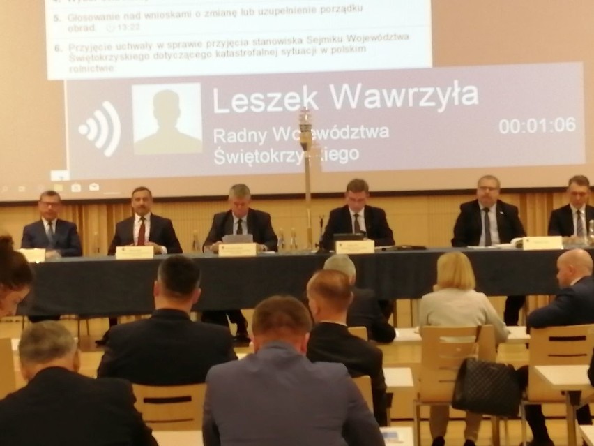 Nadzwyczajna sesja Sejmiku Województwa Świętokrzyskiego o katastrofie w rolnictwie bez "katastrofy" (ZAPIS TRANSMISJI)