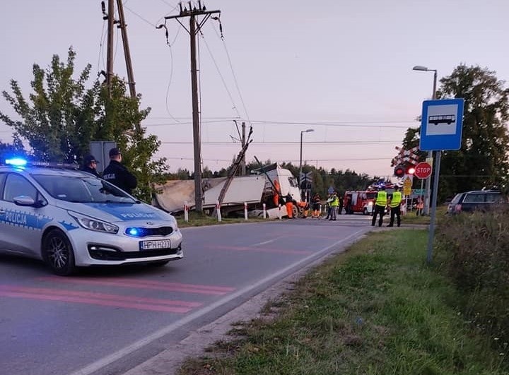 Do wypadku doszło na przejeździe kolejowym w Sokolnikach...