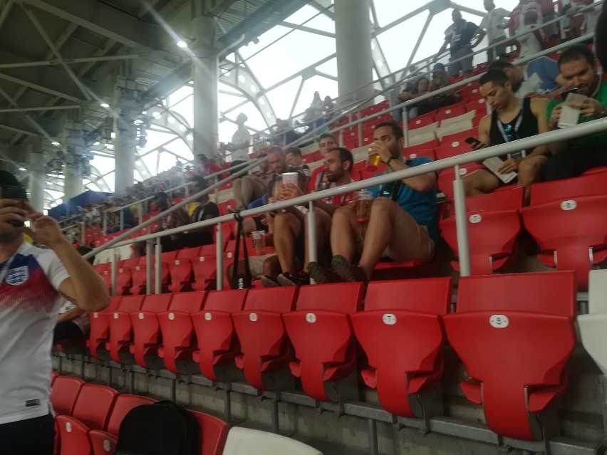 MŚ 2018. Gorliczanie kibicują w Moskwie. Atmosfera na stadionie jest naprawdę gorąca. Z trybun słychać okrzyki „Polska, biało-czerwoni”