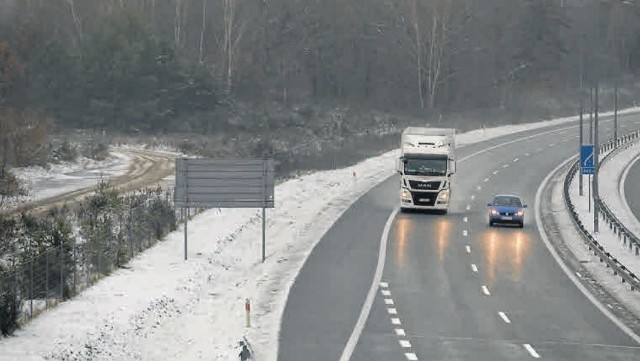 Budowa nowej drogi ma kosztować 1,7 miliona złotych. Około pół miliona złotych do inwestycjidołoży prywatna firma