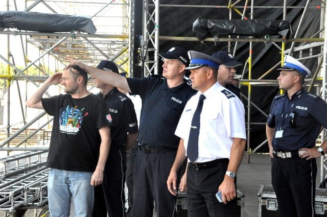 Policjanci i inne służby odpowiedzialne na bezpieczeństwo na Przystanku Woodstock 2013 przygotowują się do festiwalu.