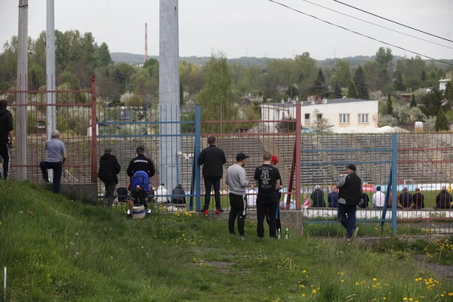 7.05.2022 r. Mecz III ligi Polonia Bytom - Gwarek Tarnowskie Góry na stadionie przy ul. Olimpijskiej.Zobacz kolejne zdjęcia. Przesuwaj zdjęcia w prawo - naciśnij strzałkę lub przycisk NASTĘPNE