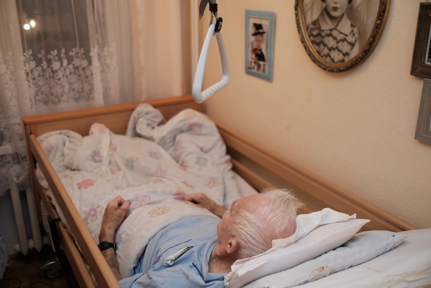 Dziadek ma 85 lat, cierpi na chorobę Alzheimera, w ubiegłym...