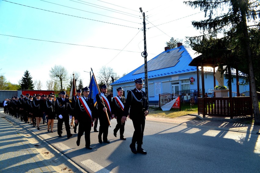 Obchody Dnia Strażaka w gminie Połaniec. Strażacy dziękowali świętemu Florianowi. Zobaczcie zdjęcia 
