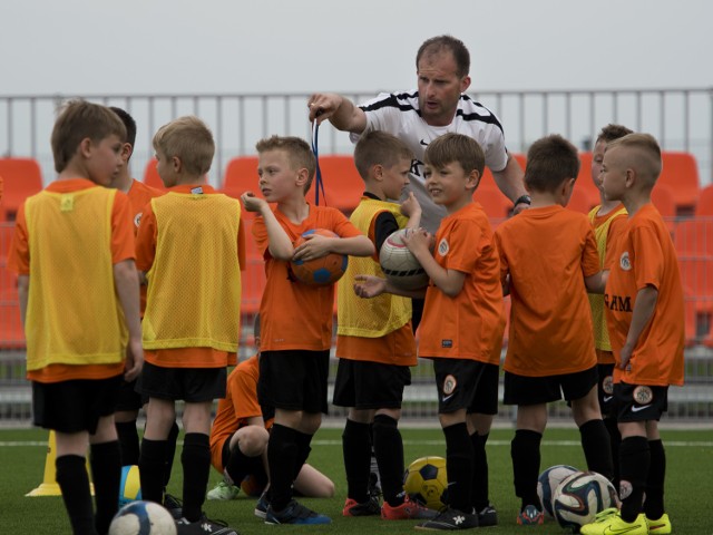 Trenerów Akademii Piłkarskiej KGHM Zagłębie w pracy z najmłodszymi piłkarzami wspierać będą najnowsze zdobycze techniki.